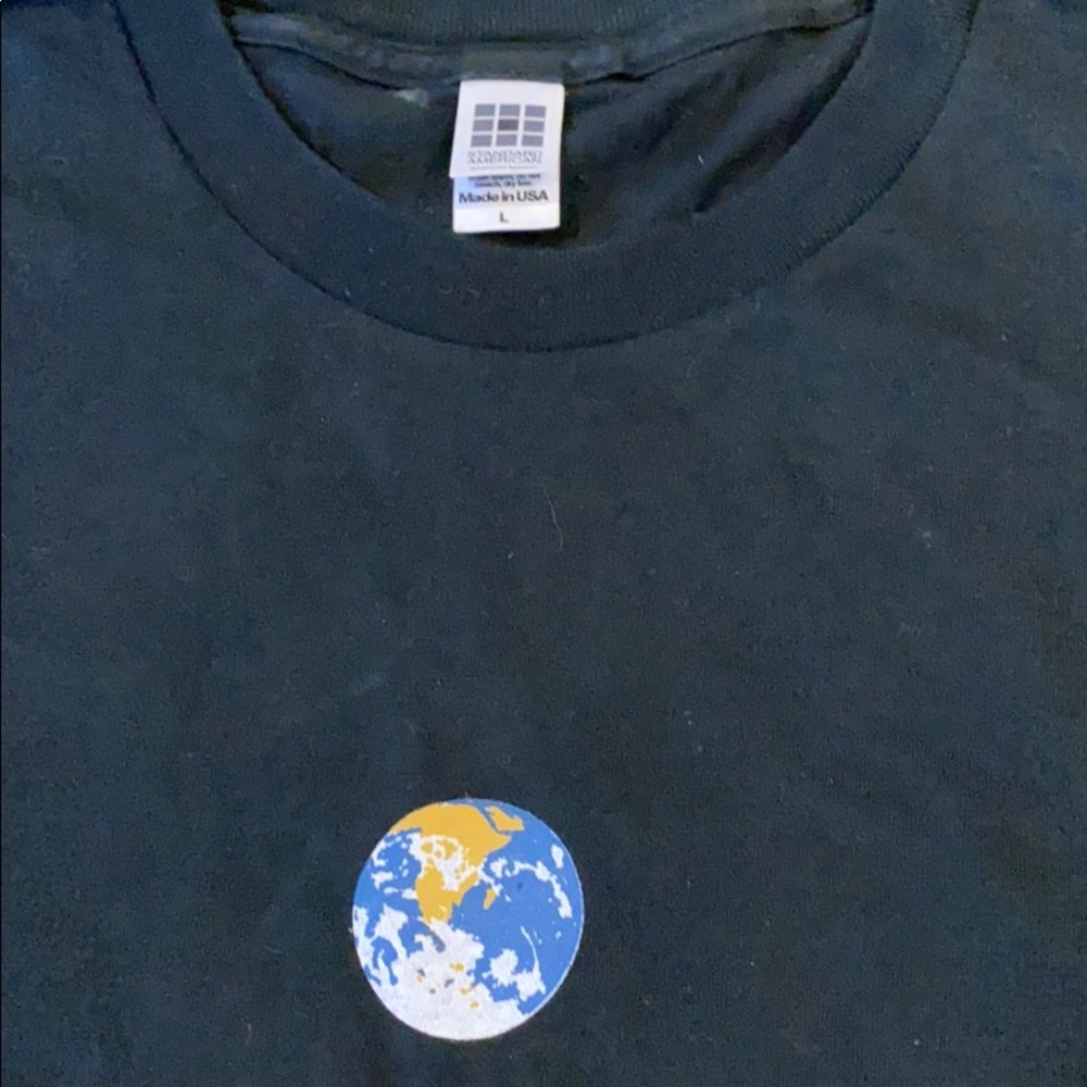 Earth t-shirt - Picture 2 of 3